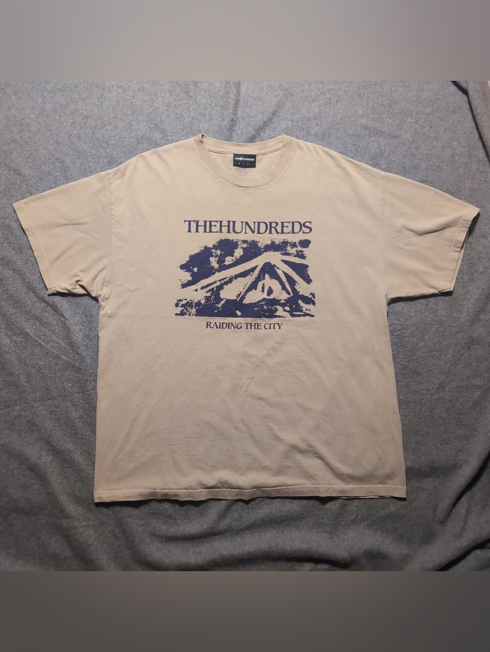 The Hundreds Raiding The City Graphic T-Shirt Tan Navy Mens 2XL Streetwear Tee